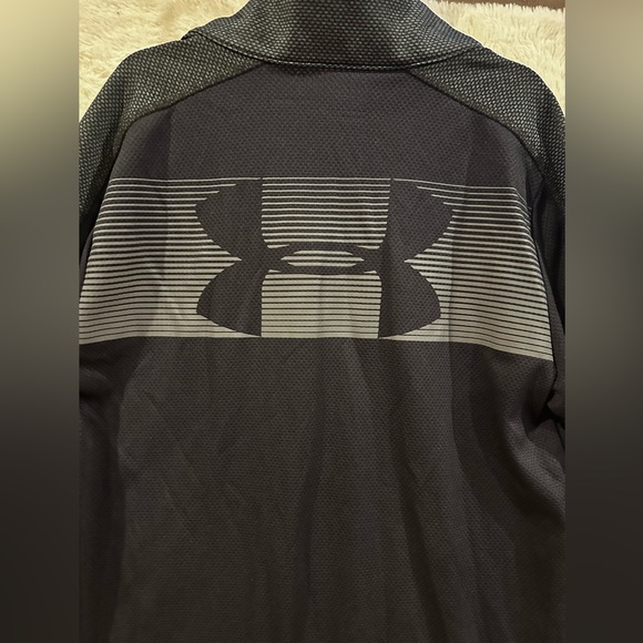 Under Armour Heat Gear Black And Gray Loose Fitting 1/4 Front Zipper Pullover. - Picture 5 of 7